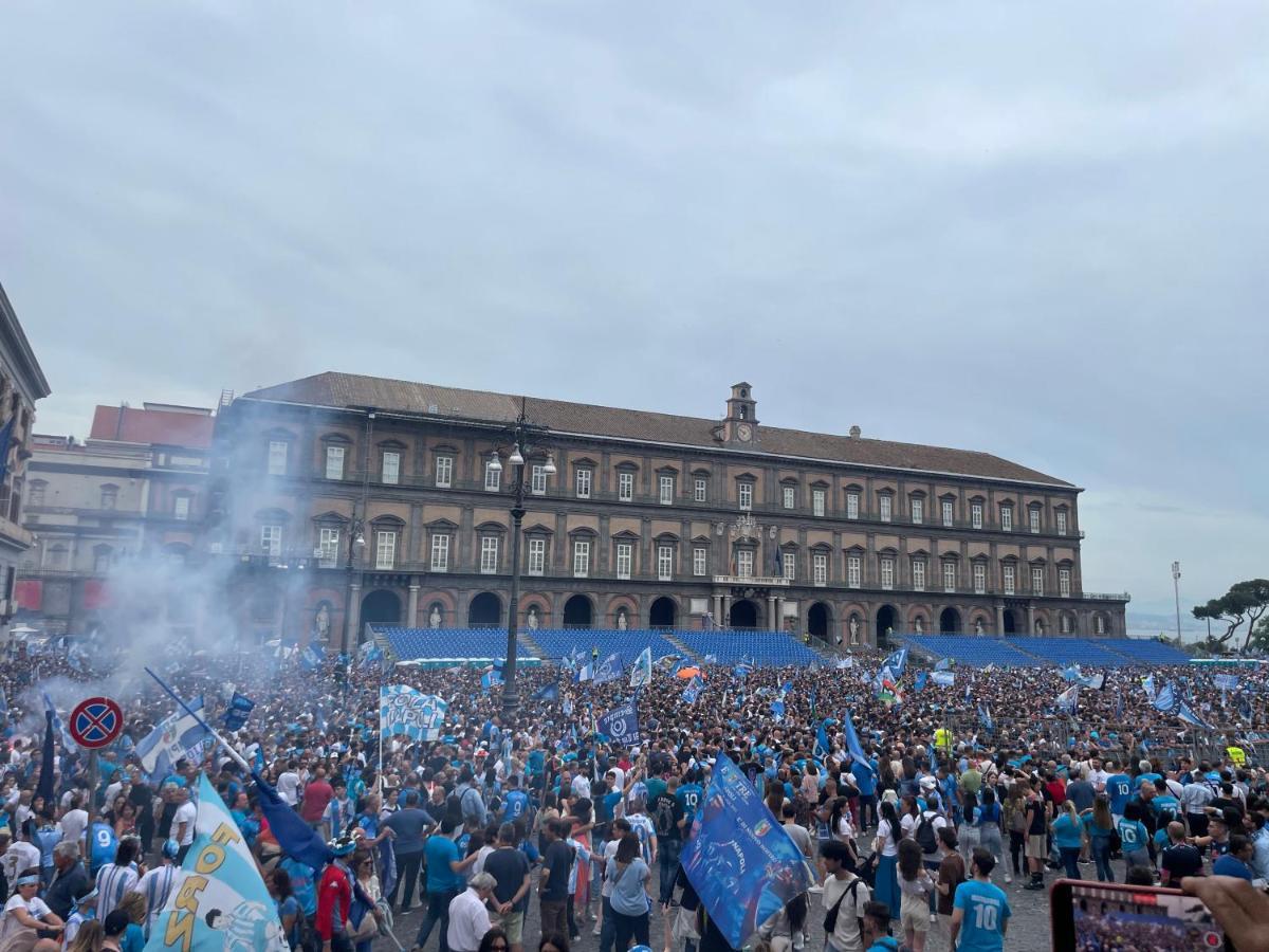 Casetta Piazza Plebiscito Naples Exterior photo